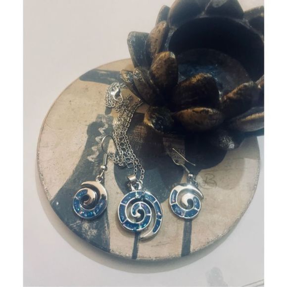 Very pretty INFINITY BLUE OPAL EARRINGS AND NECKLACE SET - Picture 5 of 5